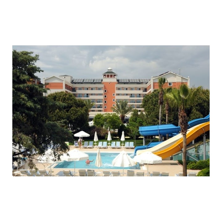 Insula Resort & Spa