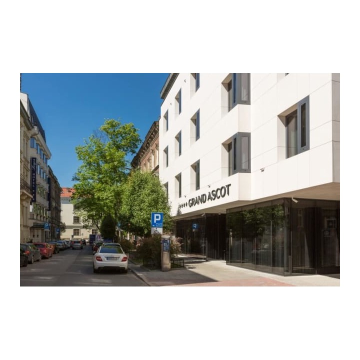 Grand Ascot Hotel