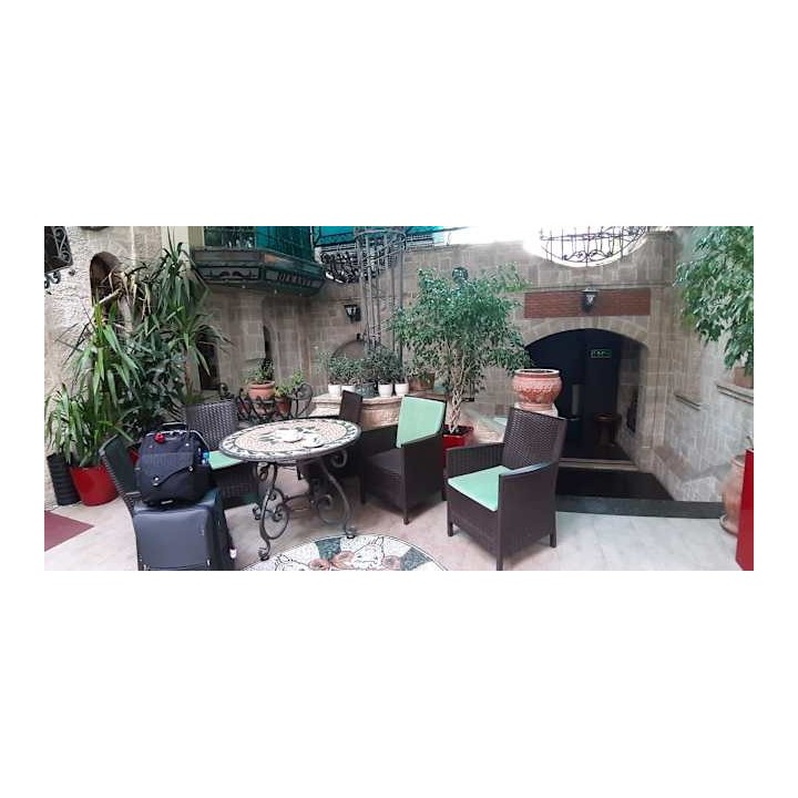 Dinasty Hotel