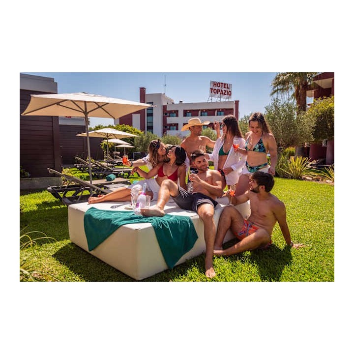 Topázio Vibe Beach Hotel & Apartments