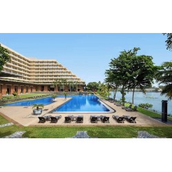 Cinnamon Lakeside Hotel