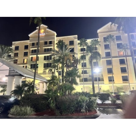 Hotel Comfort Suites Maingate East