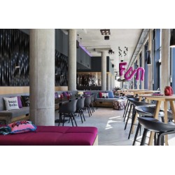 MOXY Vienna Airport