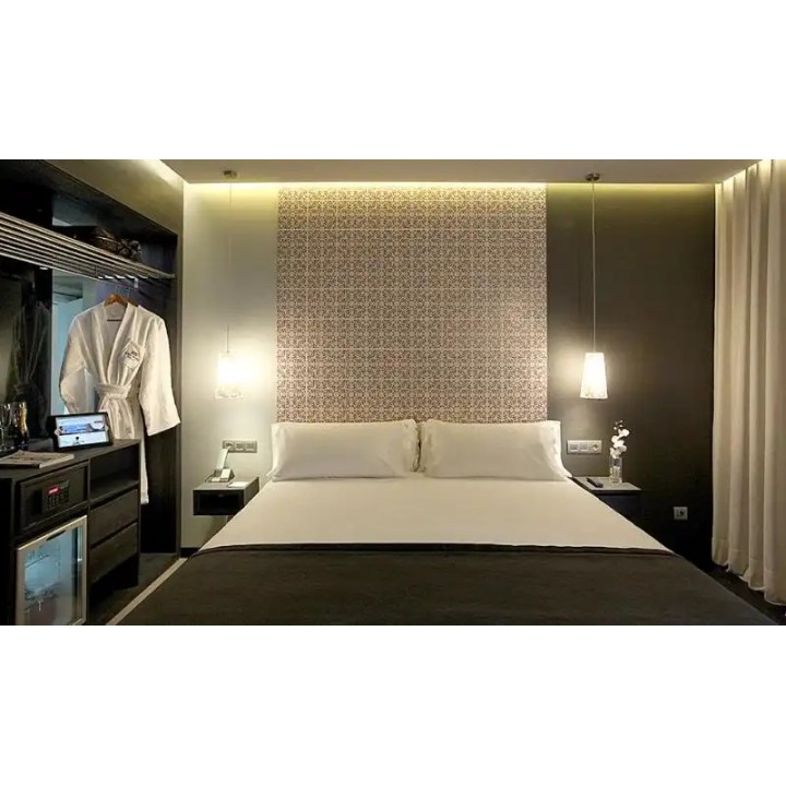 TWO Barcelona by Axel