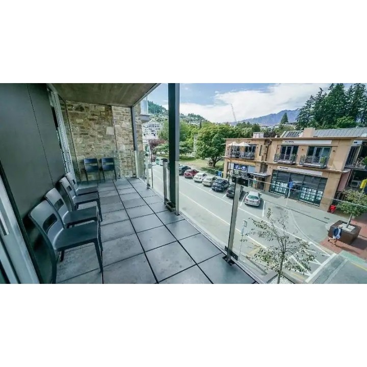 Nomads Queenstown Backpackers