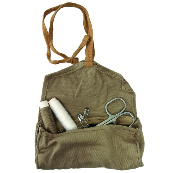 Italienisches Nähzeug mit Zubehör neuwertig