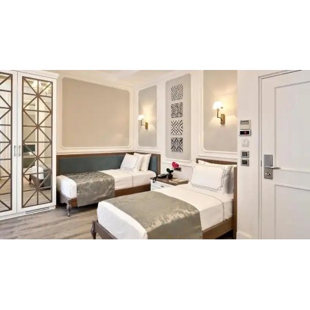 Mirrors Hotel