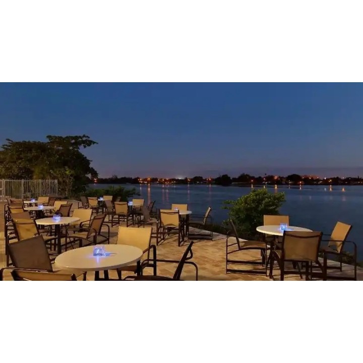 Cambria Suites Miami Airport - Blue Lagoon