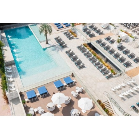 L’Azure Hotel
