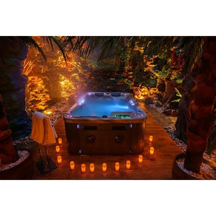 Wellness-Romantik-Erotik Whirlpool: Afrika-Dschungel-Hawaii Suite
