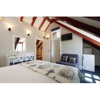 Palace Central Square