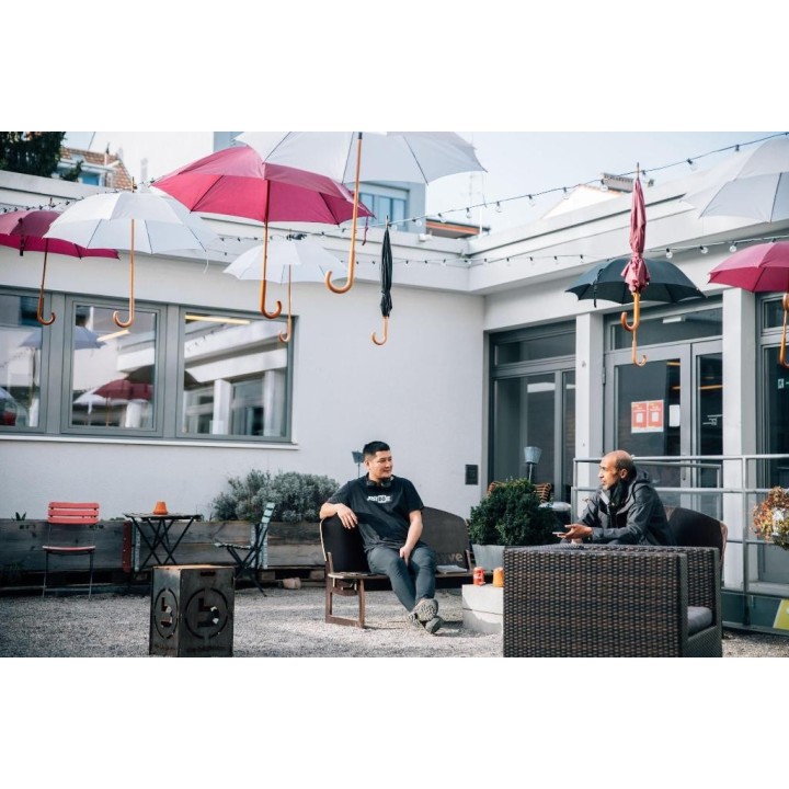 Hyve - meet, sleep, work and eat!