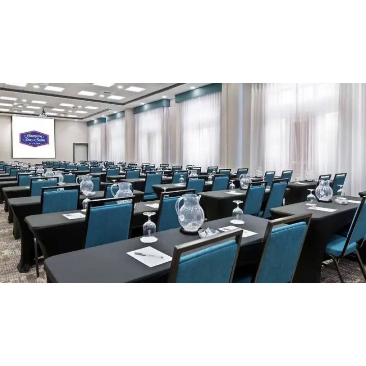 Hampton Inn & Suites Orlando Airport @ Gateway Village