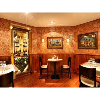 Gold Hotel Wine & Dine