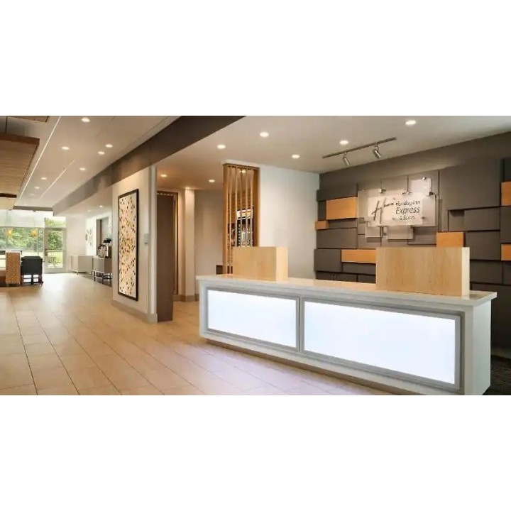 Holiday Inn Express & Suites Calgary Airport Trail NE