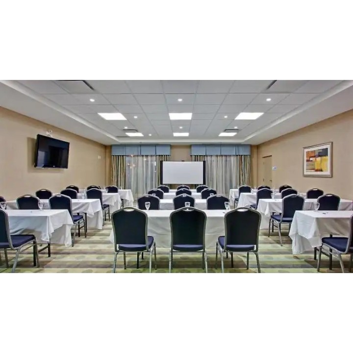 Holiday Inn Express & Suites Ottawa West - Nepean