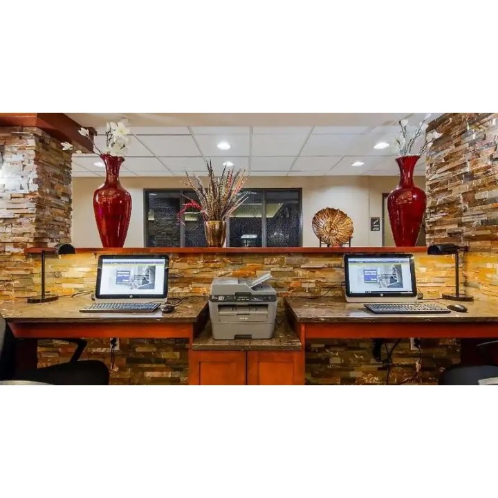 Best Western PLUS Vancouver Mall Hotel