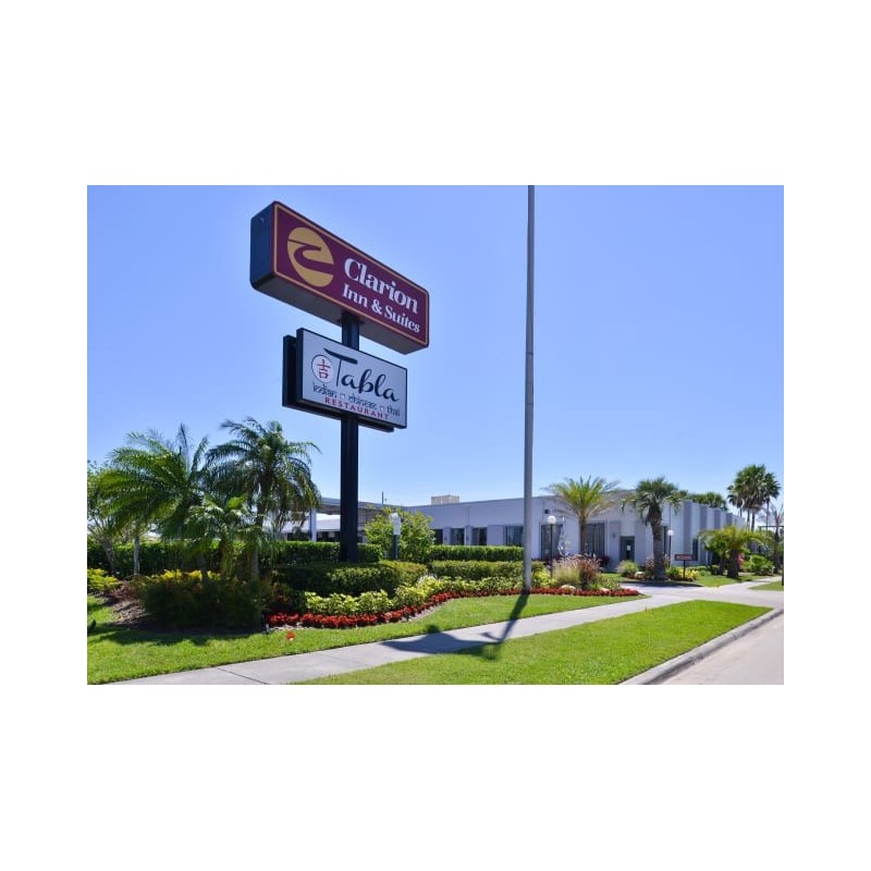 Clarion Inn & Suites Across From Universal Orlando Resort Hotel