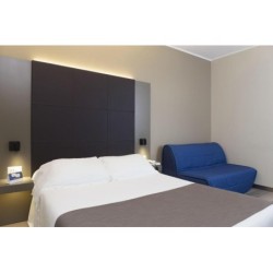 City Hotel & Suites