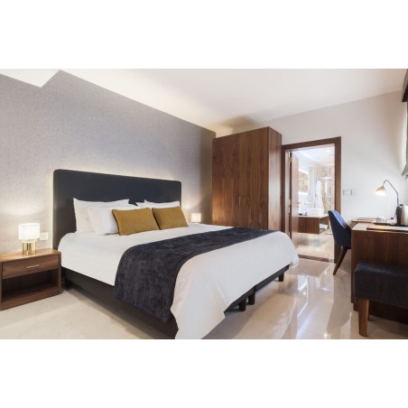 Düsseldorf - San Lawrenz - The Duke Boutique Hotel