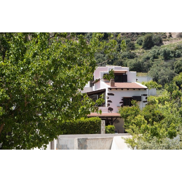 Frankfurt - Soúgia - Monastery Estate Guesthouse