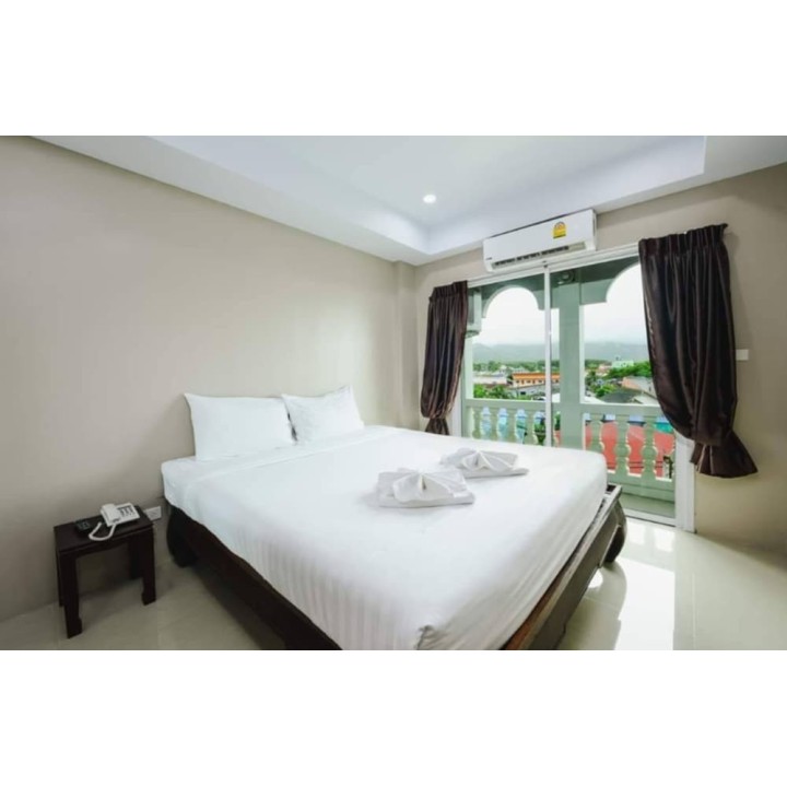 München - Phuket, Thailand - Tyler Cherngtalay