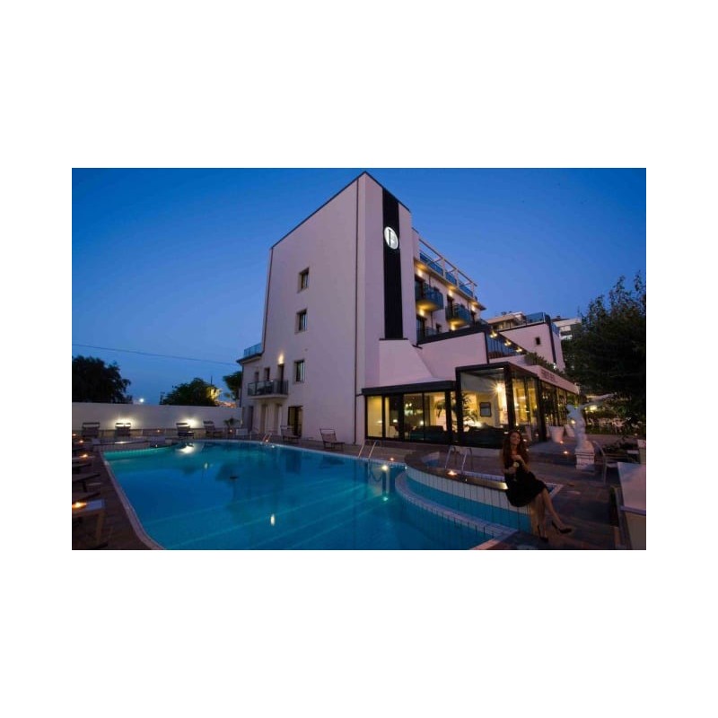 Hotel Ferretti Beach
