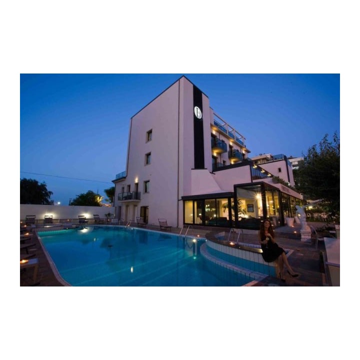 Hotel Ferretti Beach